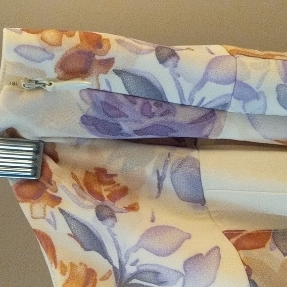 St. John couture silk two-piece set sleeveless blouse and a line pleated skirt. - Picture 6 of 16